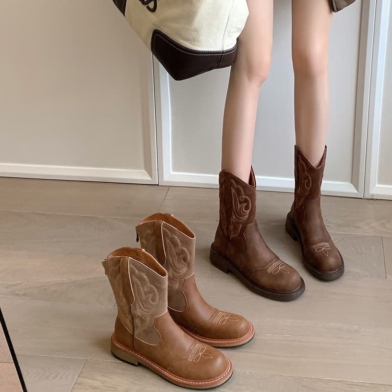 ブーツ ウエスタン風刺繍入りミドル丈ショートブーツ