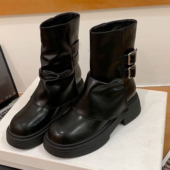 ブーツ ダブルバックル付き厚底ショートブーツ
